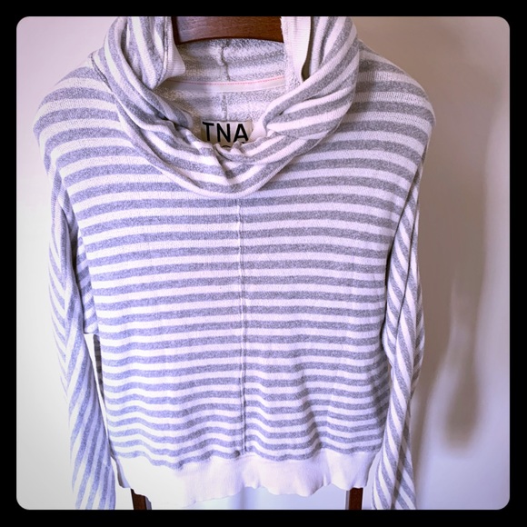 TNA Tops - 🌸TNA sweater🌸